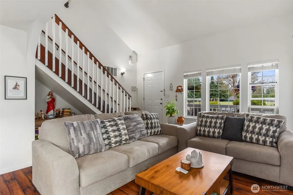 5601 Thornbury SE Lacey WA 98513