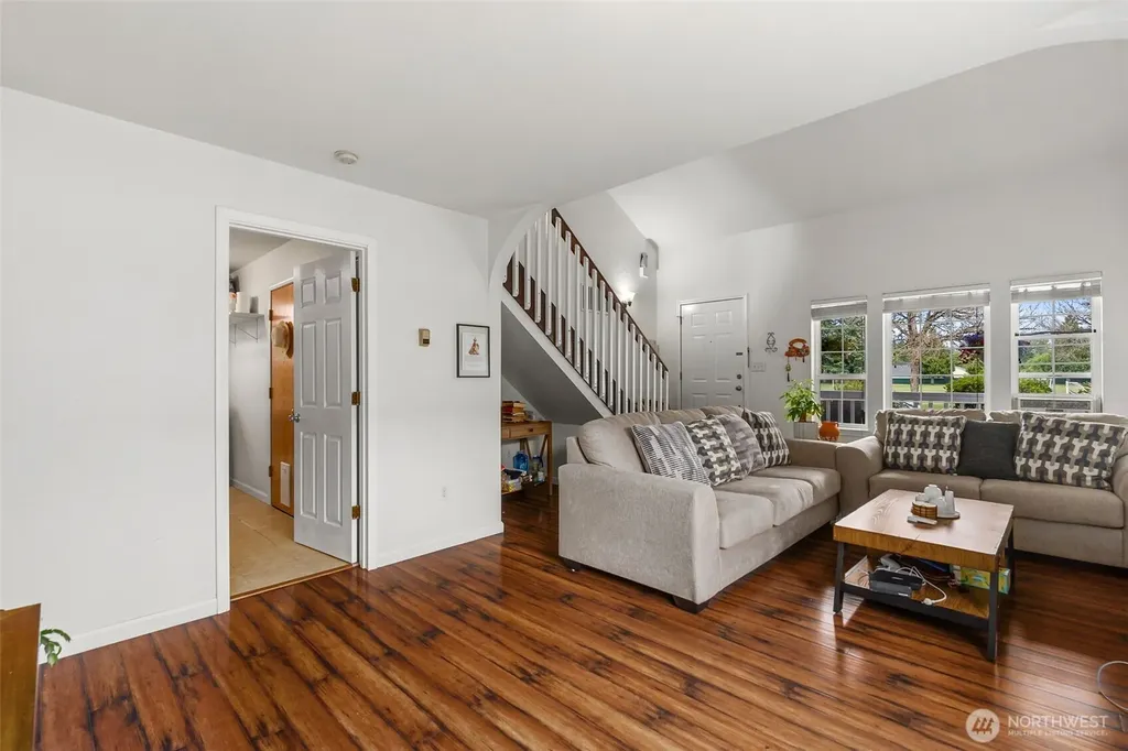 5601 Thornbury SE Lacey WA 98513
