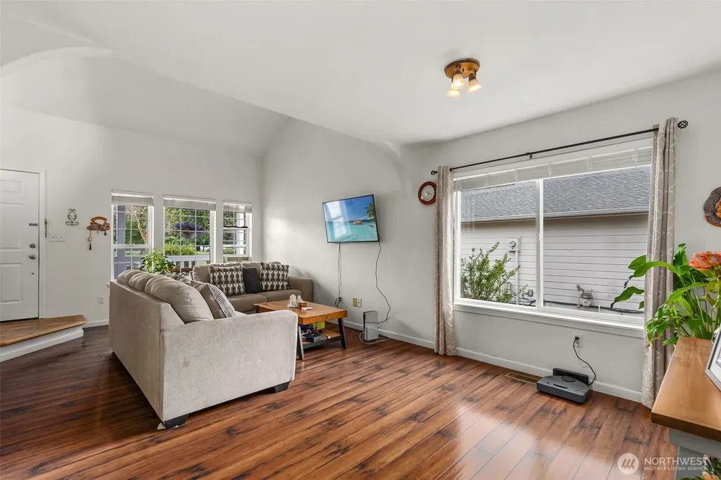 5601 Thornbury SE Lacey WA 98513