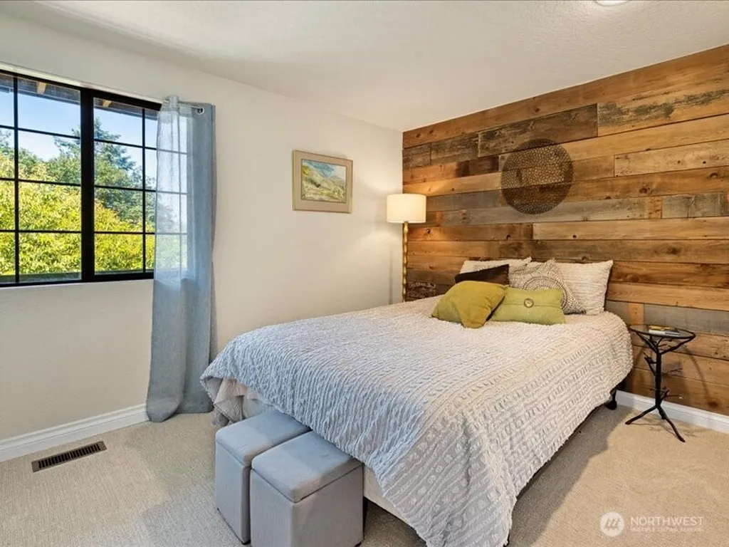 15812 71st Avenue NE Kenmore WA 98028