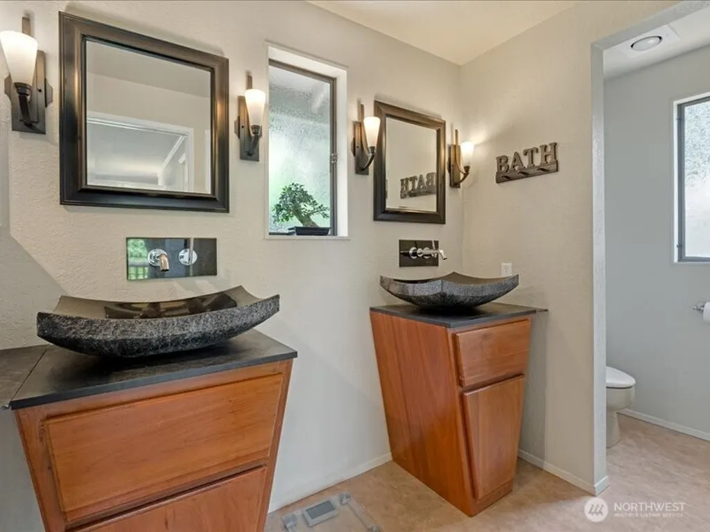 15812 71st Avenue NE Kenmore WA 98028