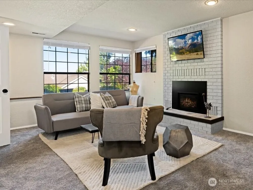 15812 71st Avenue NE Kenmore WA 98028