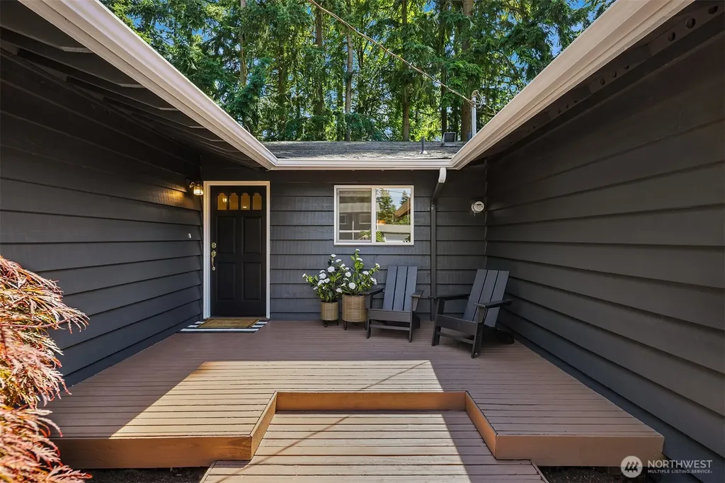 7061 NE 137th Street Kirkland WA 98034