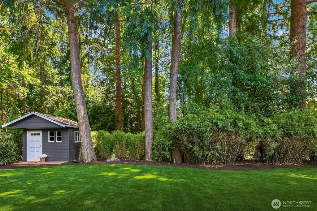 7061 NE 137th Street Kirkland WA 98034