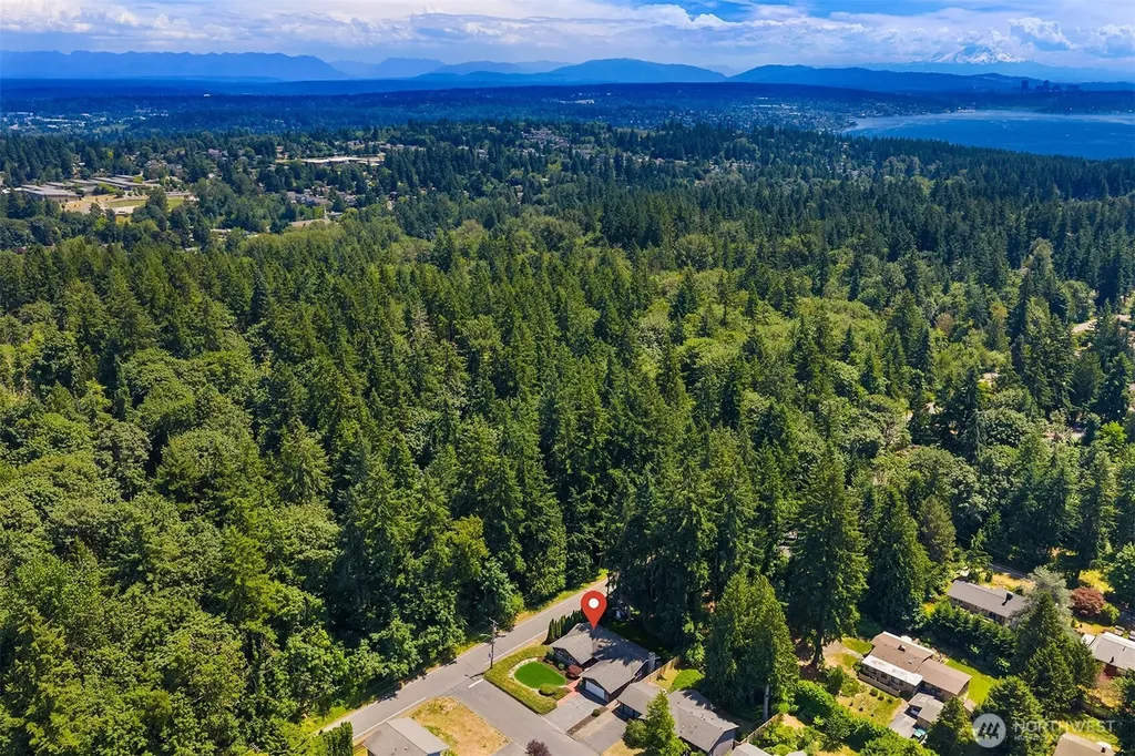 7061 NE 137th Street Kirkland WA 98034