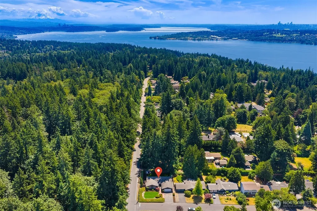 7061 NE 137th Street Kirkland WA 98034