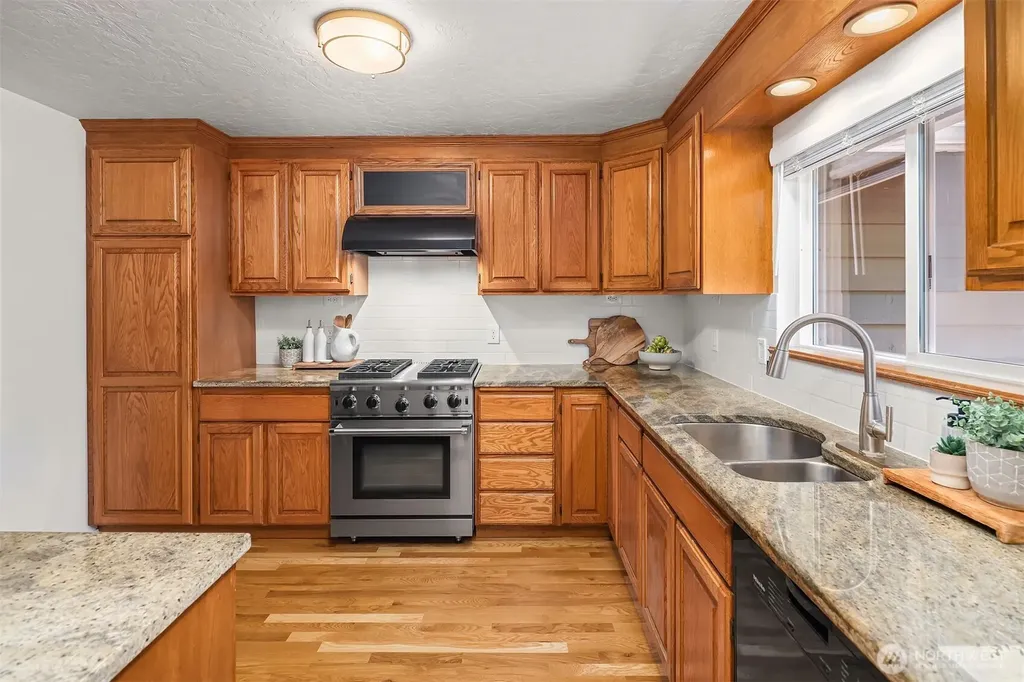 7061 NE 137th Street Kirkland WA 98034