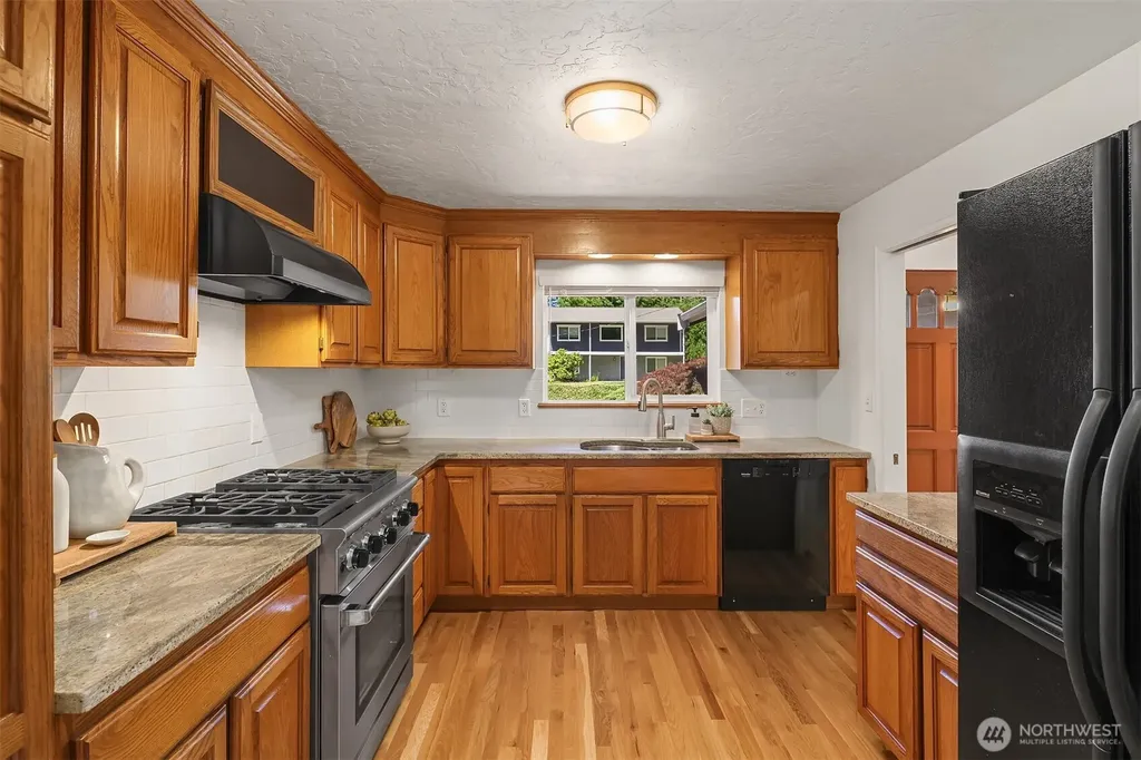 7061 NE 137th Street Kirkland WA 98034