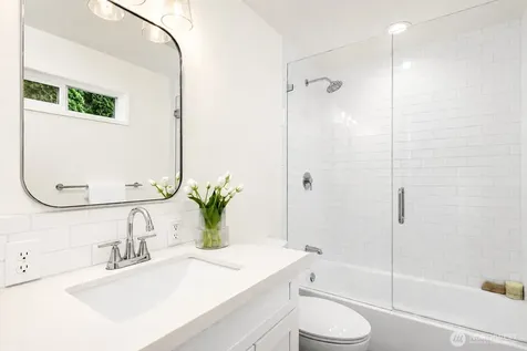 7061 NE 137th Street Kirkland WA 98034