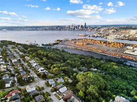 3218 36th Avenue SW Seattle WA 98126