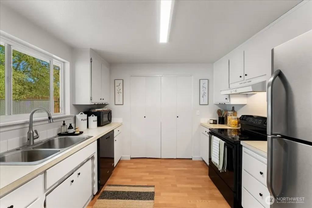 16954 SE 255th Place Covington WA 98042