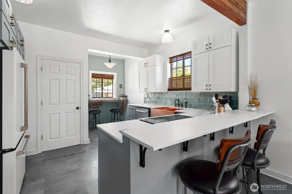 446 5th Street Chelan Falls WA 98817
