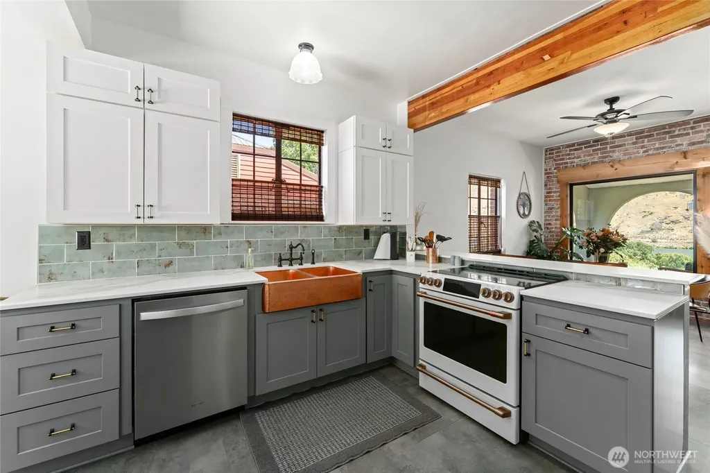 446 5th Street Chelan Falls WA 98817