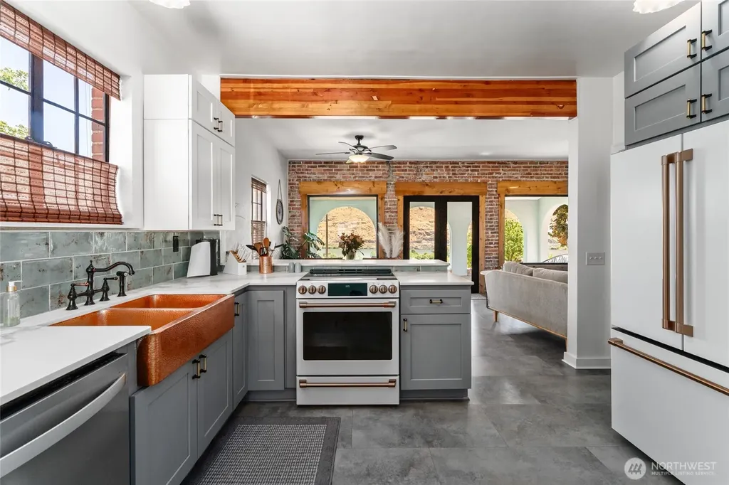 446 5th Street Chelan Falls WA 98817