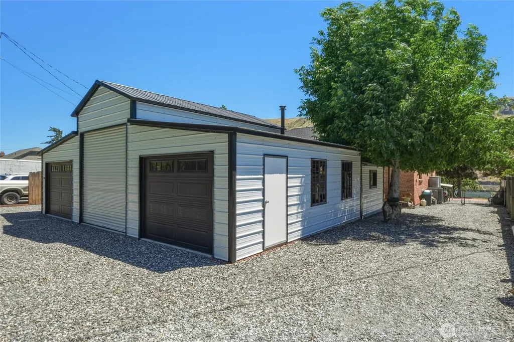 446 5th Street Chelan Falls WA 98817