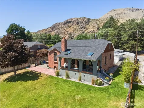 446 5th Street Chelan Falls WA 98817