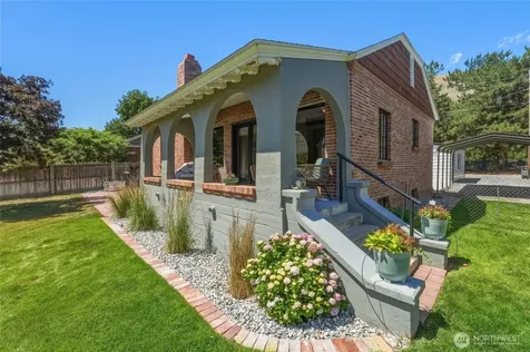 446 5th Street Chelan Falls WA 98817