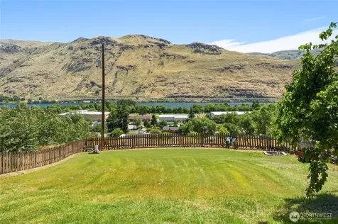 446 5th Street Chelan Falls WA 98817
