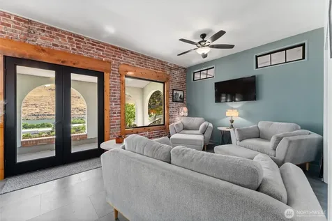 446 5th Street Chelan Falls WA 98817