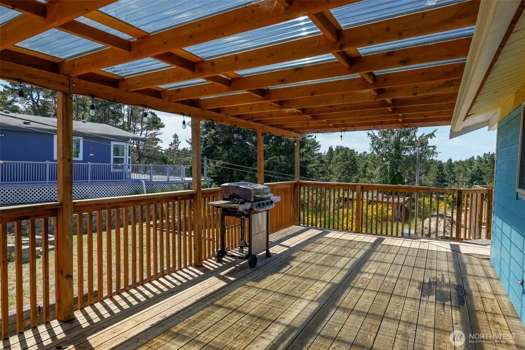 1856 Hoquiam Lane S Westport WA 98595