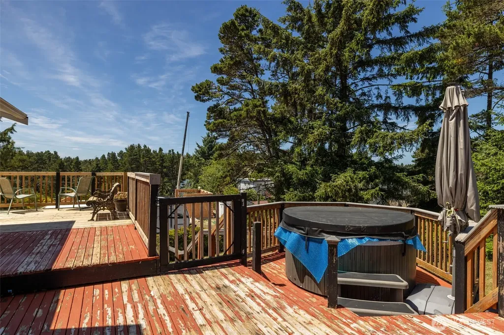 1856 Hoquiam Lane S Westport WA 98595