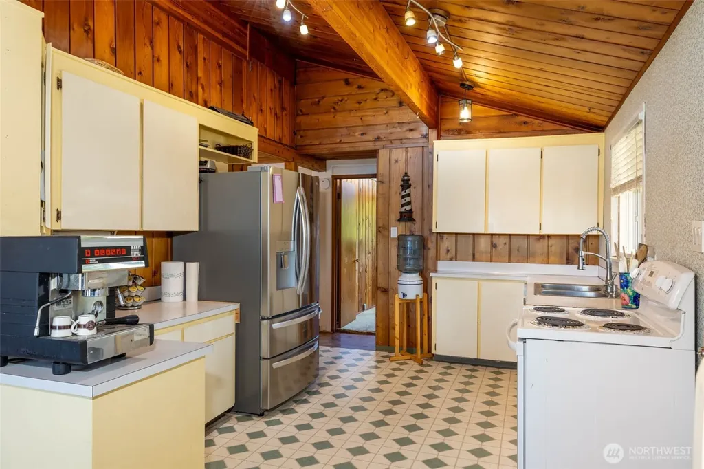 1856 Hoquiam Lane S Westport WA 98595