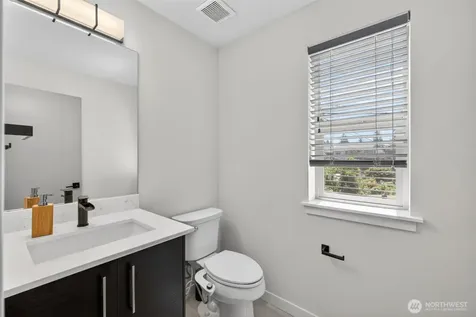 629 Bing Road Lynnwood WA 98036
