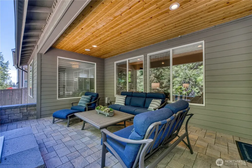 18595 Sawgrass Drive NE Poulsbo WA 98370