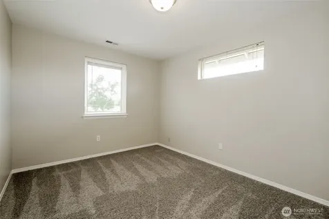 403 4th Avenue SE Puyallup WA 98372