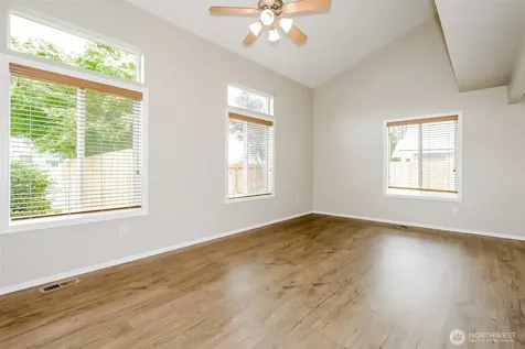 403 4th Avenue SE Puyallup WA 98372