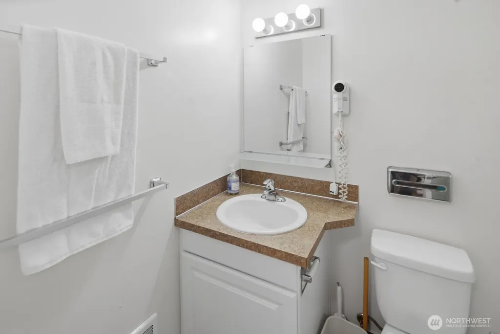 4731 12th Avenue NE Seattle WA 98105