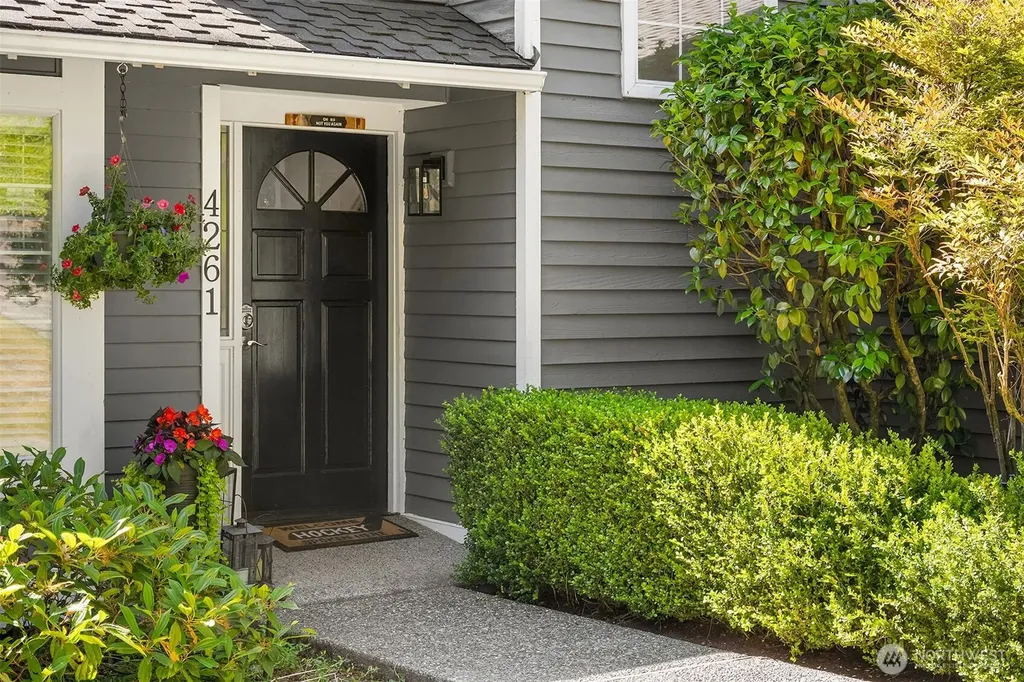 4261 244th Place SE Sammamish WA 98029