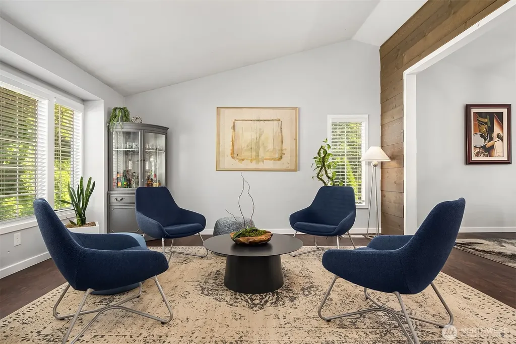 4261 244th Place SE Sammamish WA 98029