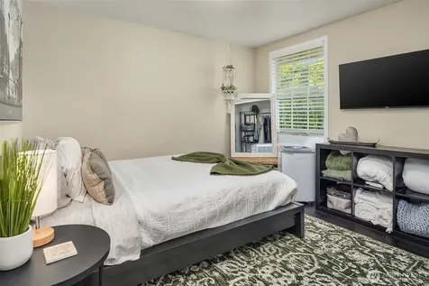 4261 244th Place SE Sammamish WA 98029