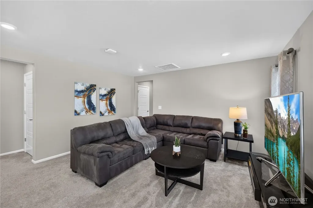32831 Ten Trails Parkway SE Black Diamond WA 98010