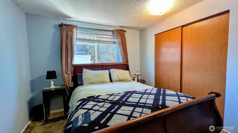 14611 Meadows Court E Tacoma WA 98445