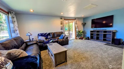 14611 Meadows Court E Tacoma WA 98445