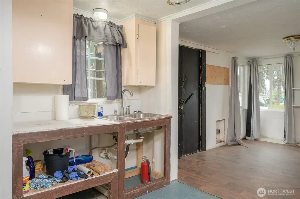 618 N 3rd Avenue Kelso WA 98626