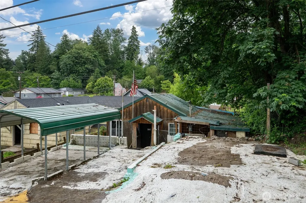 618 N 3rd Avenue Kelso WA 98626