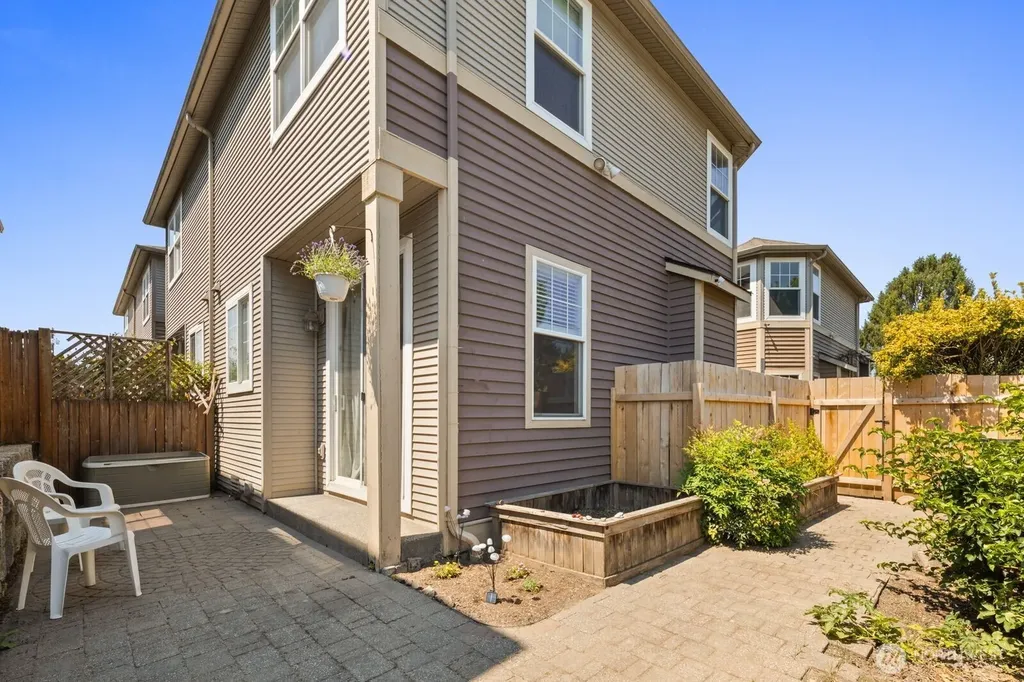 10543 Midvale Avenue N Seattle WA 98133