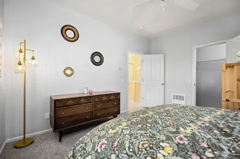 10543 Midvale Avenue N Seattle WA 98133