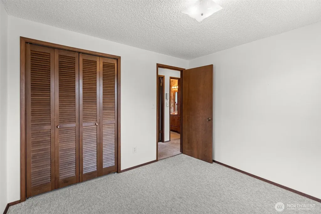 3315 Scenic Drive SE Auburn WA 98092