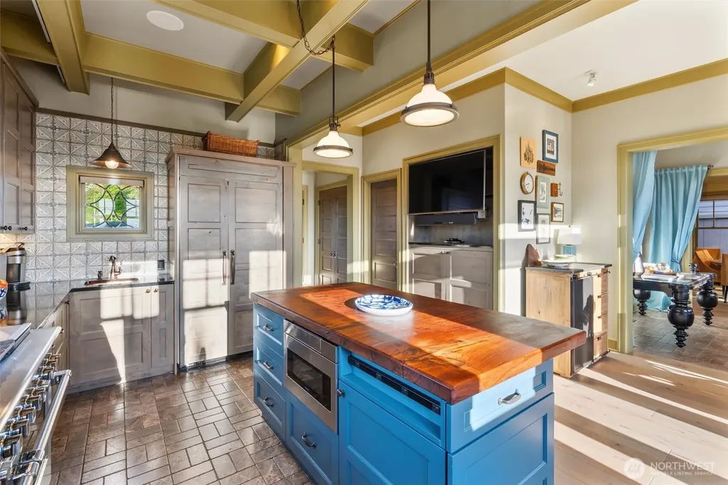3310 59th Avenue SW Seattle WA 98116