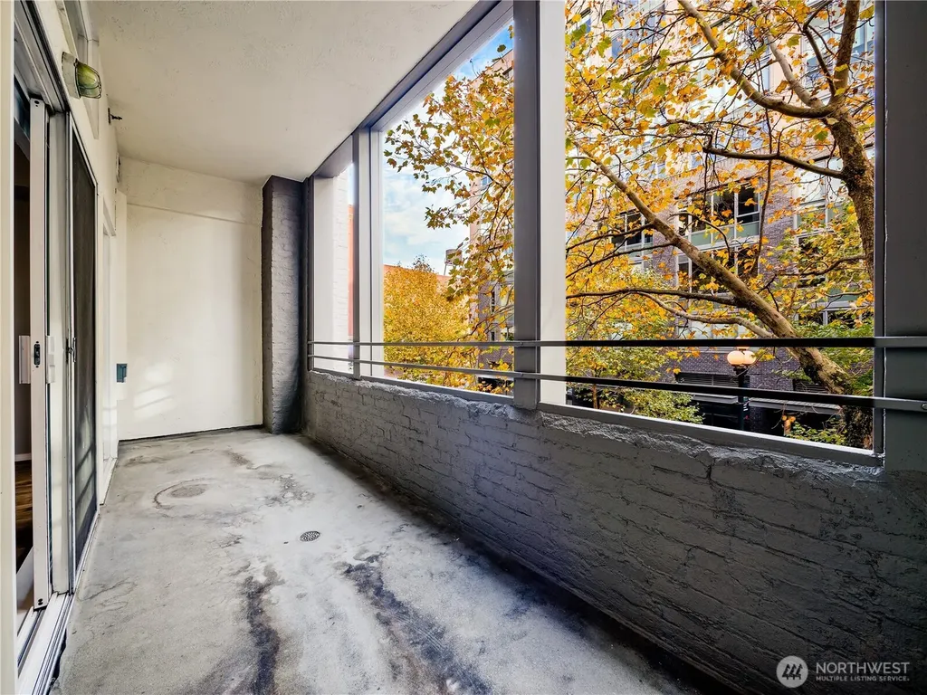 526 1st Avenue S Seattle WA 98104