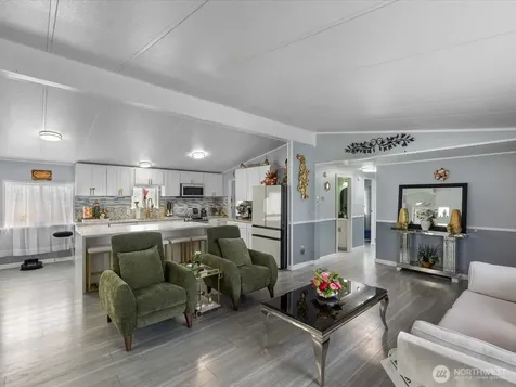 704 87th Ave NE Trlr Lake Stevens WA 98258