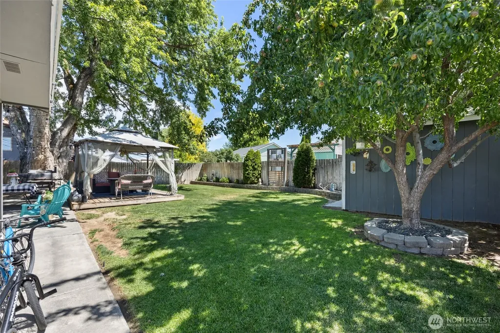 1503 S Lakeway Drive Moses Lake WA 98837