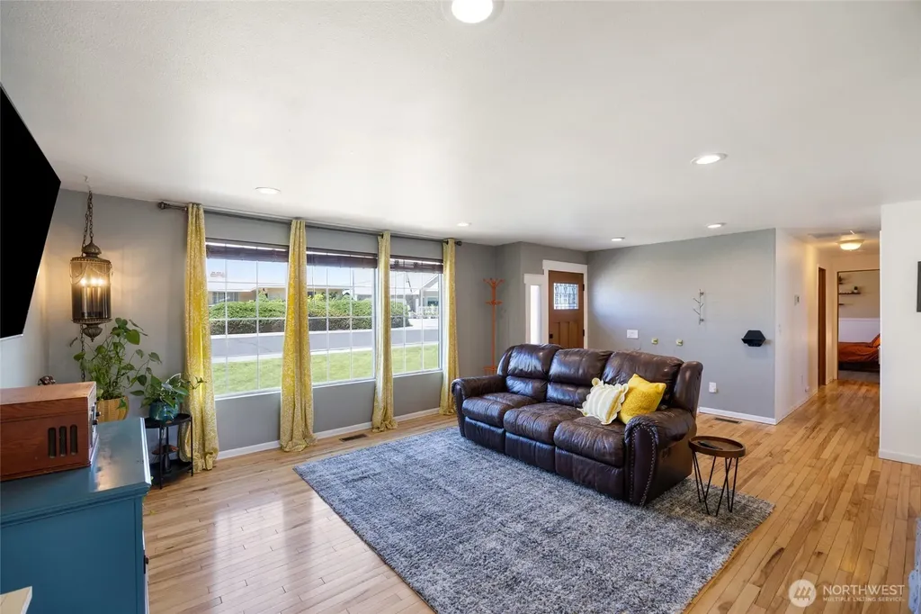 1503 S Lakeway Drive Moses Lake WA 98837
