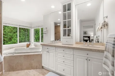 15813 SE 160th Place Renton WA 98058
