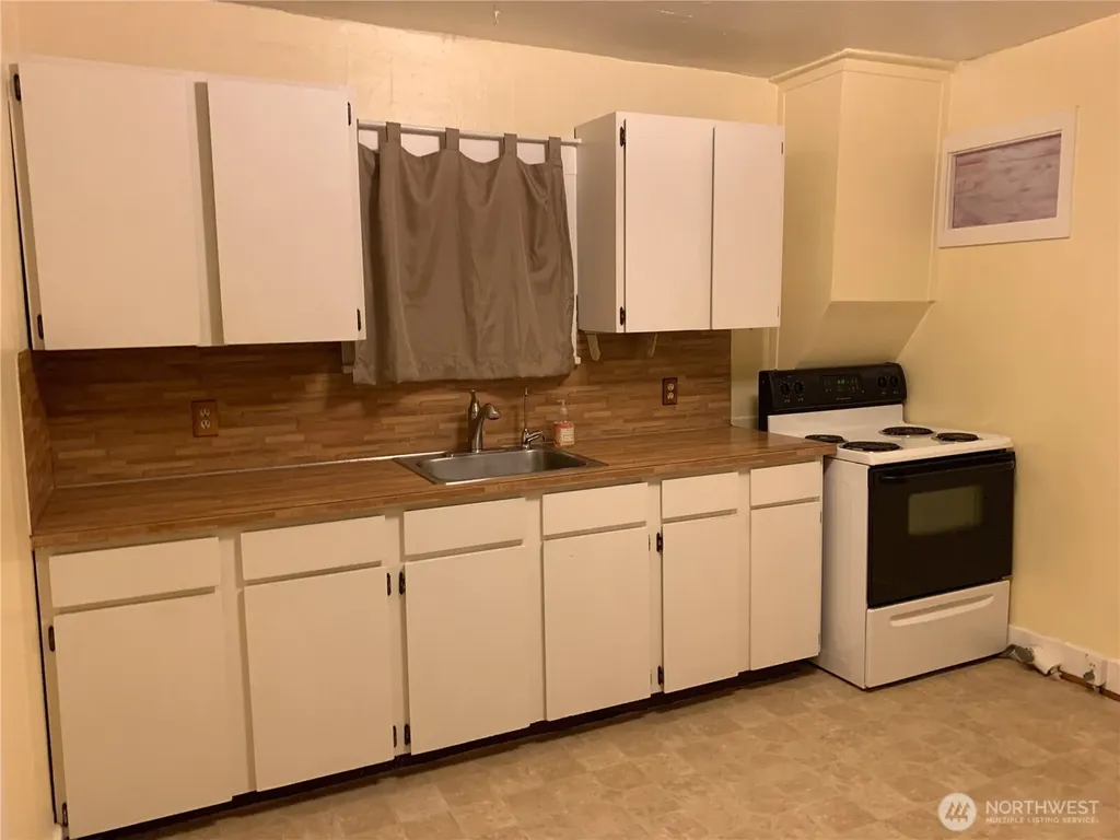 910 NW 52nd Street Seattle WA 98107