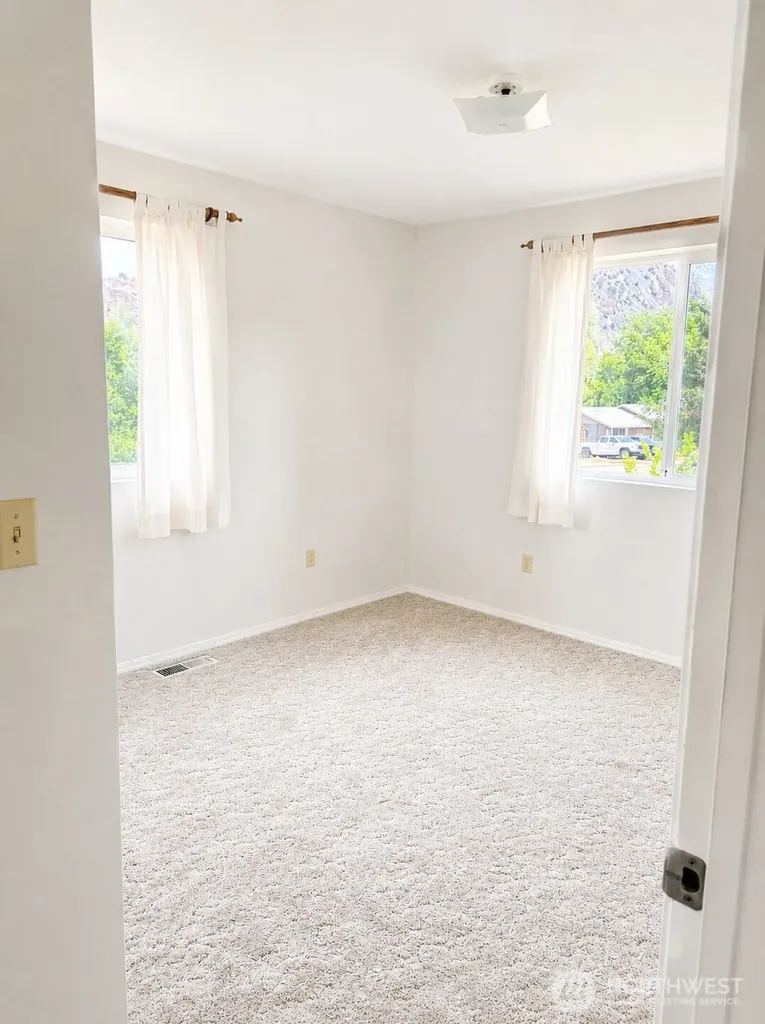 8 Orchard Loop S. Tonasket WA 98855